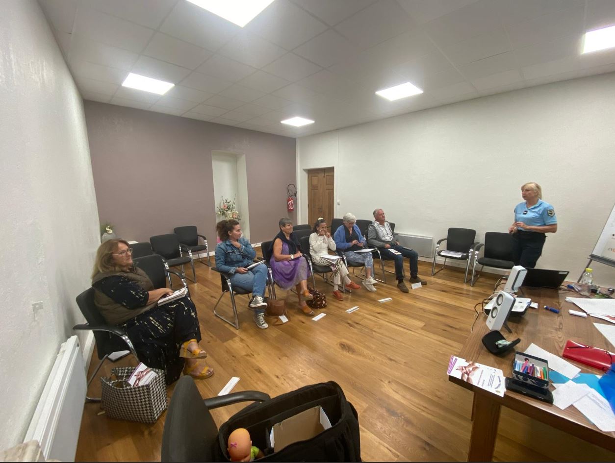 2025-10-02 Sensibilisation face aux violences intra-familiales par MPF à la Mairie Calenzana Gendarmerie pour les bénévoles de l'association Entraide e Sintinella