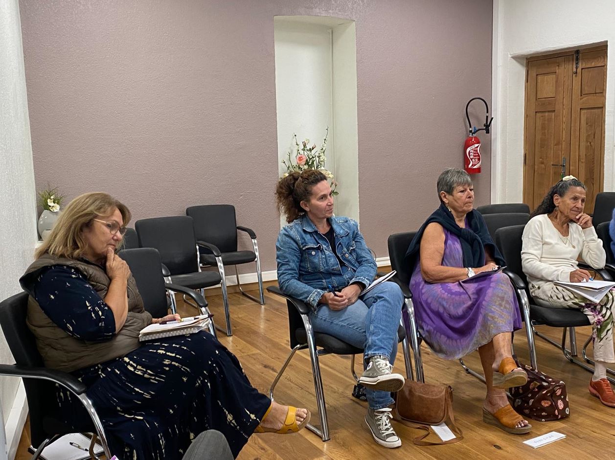 2025-10-02 Sensibilisation face aux violences intra-familiales par MPF à la Mairie Calenzana Gendarmerie pour les bénévoles de l'association Entraide e Sintinella